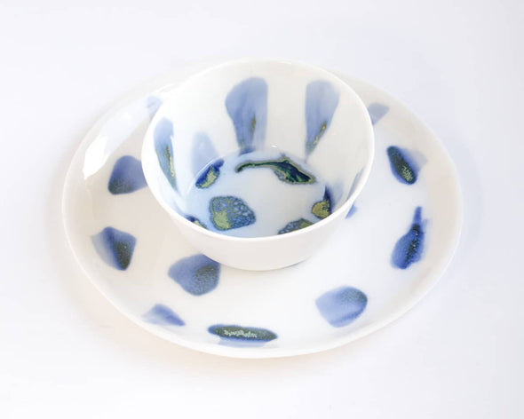 Vaisselle artisanale en porcelaine design fait-main par la céramiste Marie Laurent bol et assiette plate