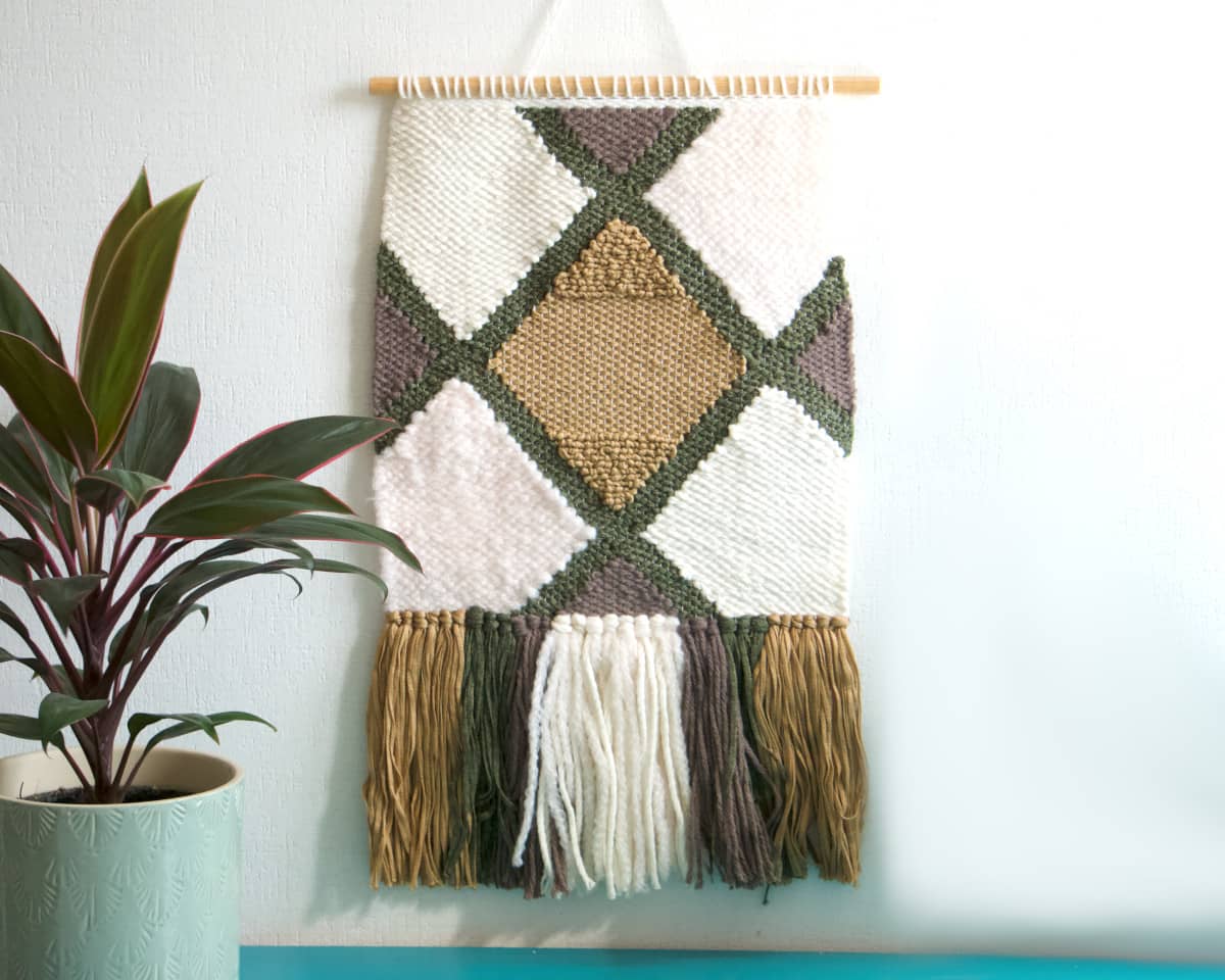 Tissage mural marron kaki géométrique