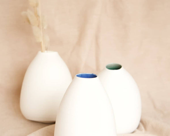 Vase céramique porcelaine soliflore blanc bleu foncé - 13 cm