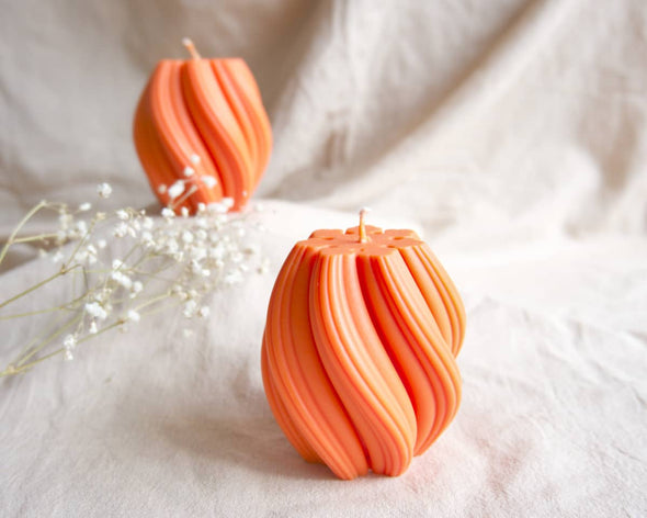 Bougie forme originale fait-main française orange ondulée