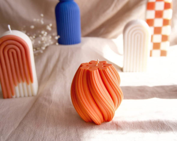 Bougie fait-main automne originale orange ondulée