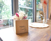 Décoration pot en bois forme cube et fleurs séchées
