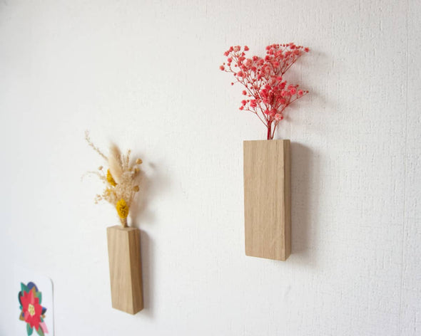Décoration murale tendance et originale fleurs séchées roses et pot en bois