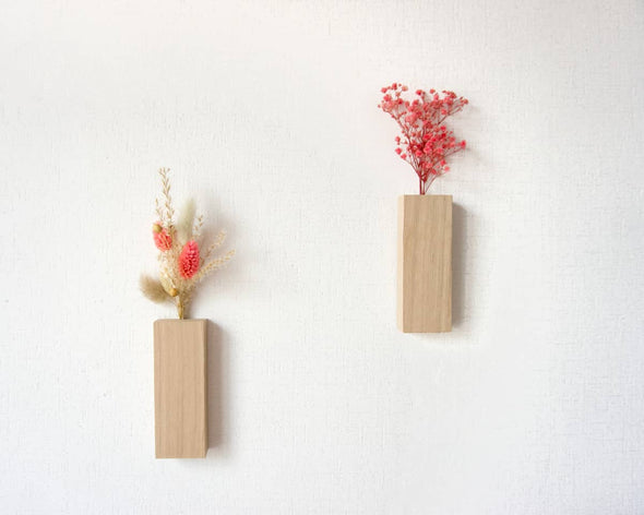 Déco murale salon bois naturel et fleurs séchées roses