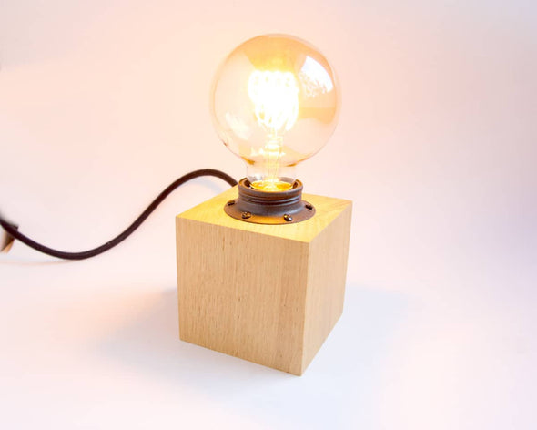 Lampe bois à poser forme cube naturelle