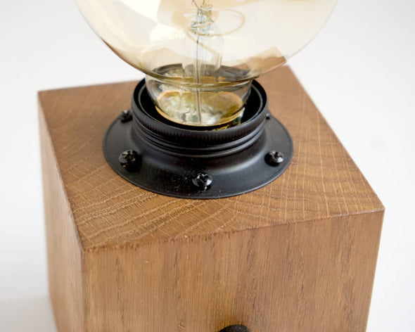 Lampe bois à poser forme cube foncée