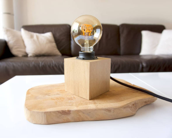 Lampe bois à poser forme cube naturelle