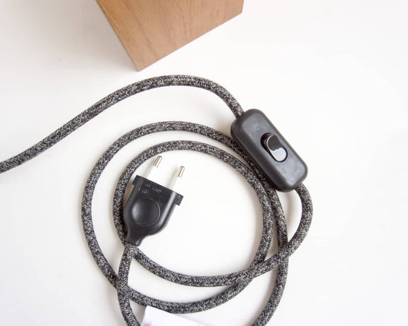 Lampe bois à poser forme cube foncée