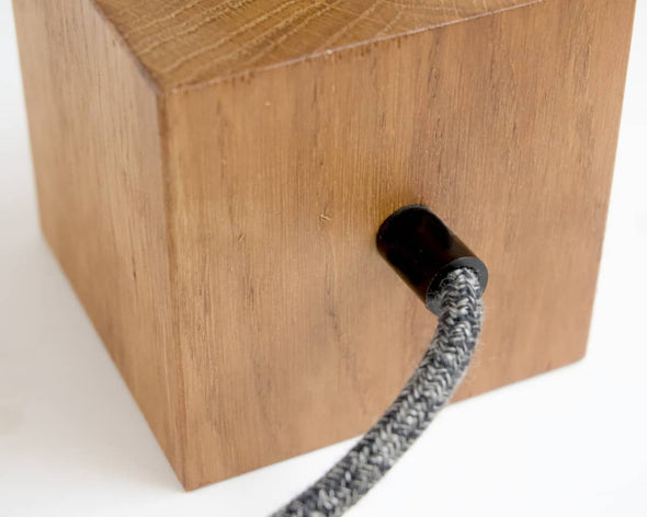 Lampe bois à poser forme cube foncée