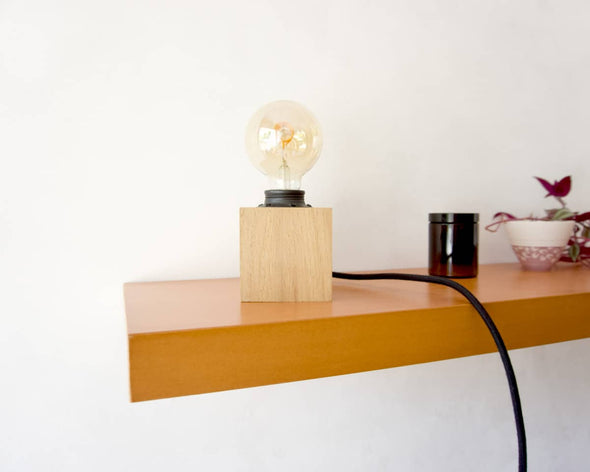 Lampe bois à poser forme cube naturelle