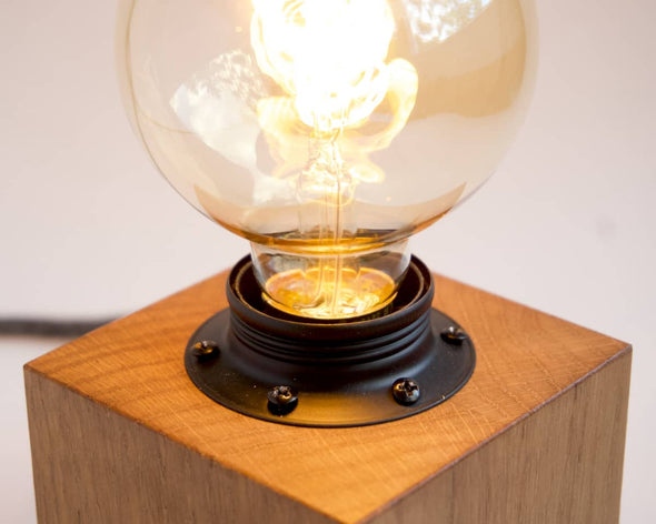 Lampe bois à poser forme cube foncée