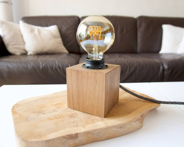Lampe bois à poser forme cube foncée