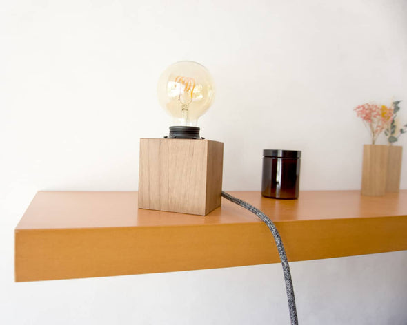 Lampe bois à poser forme cube foncée
