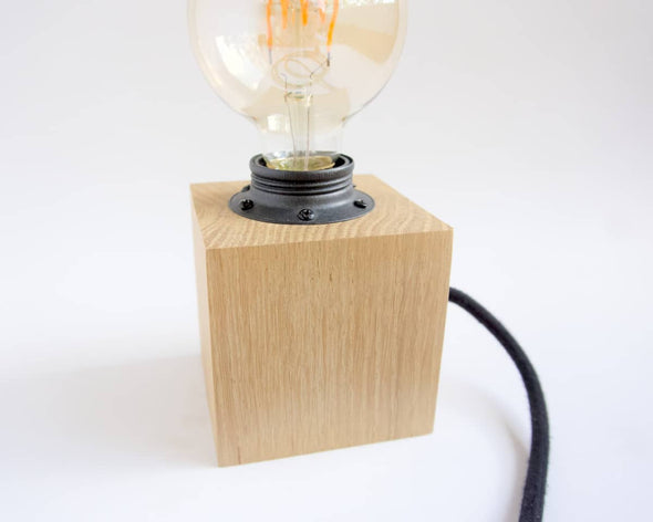 Lampe bois à poser forme cube naturelle