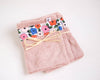 Lot de 4 gants de toilette uniques originaux fait-main made in France couleur rose poudré et motifs fleurs multicolores