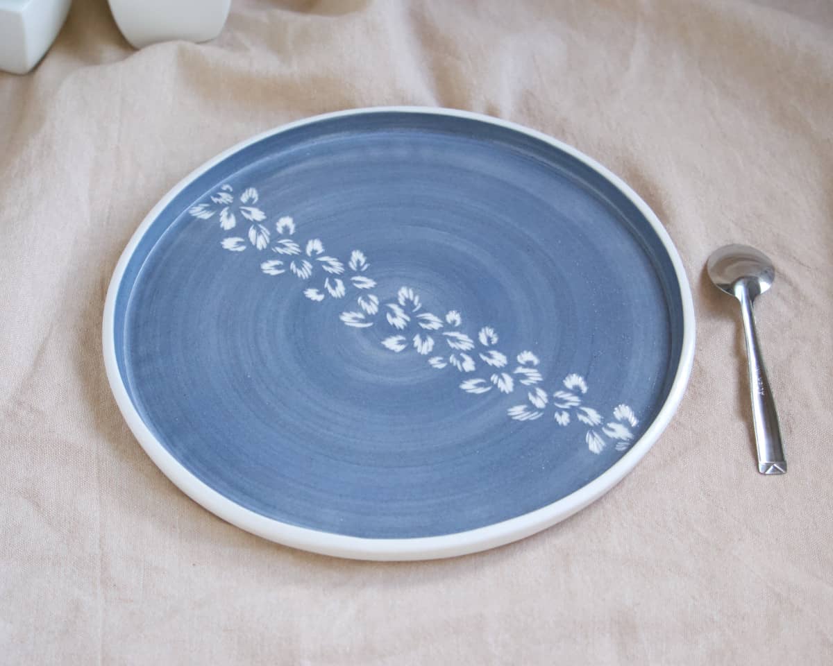 Assiette creuse Blue Wave en porcelaine blanche et bleue Ø28 cm Bonna en  blanc