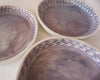 Trio de petites assiettes en porcelaine artisanales réalisées à la main par la céramiste Laëtitia Leclère
