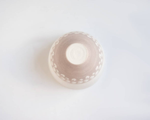 Bol porcelaine artisanal vuedu dessus motifs gravé à la main beige et blanc