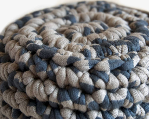 Panier gris bleu déco rangement fabriqué à la main par la créatrice Patate Studio