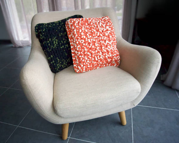 Coussin original crochet tendance orange blanc carré 40x40