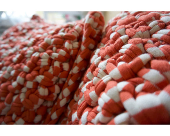 Coussin orange blanc décoration maison originale marque Patate Studio