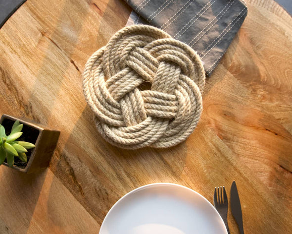 Dessous de plat rond noué à la main en cordes de chanvre naturel brut décoration de table unique