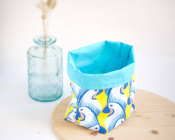 Panière de rangement déco maison en coton imprimé perroquets bleus jaunes tropical unique et original