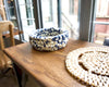 panier en crochet décoratif rangement pratique bleu et blanc fait-main patate studio