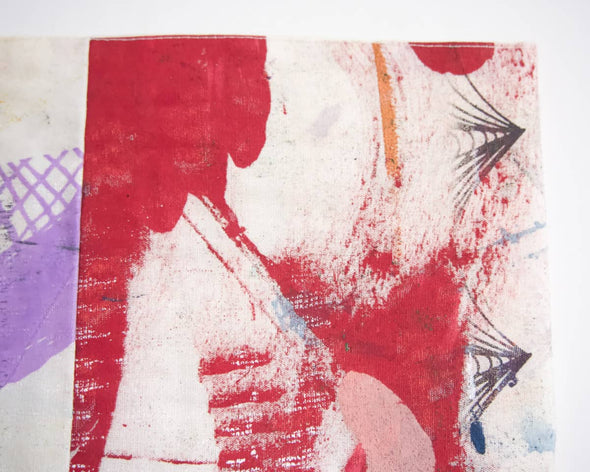 Zoom tissu coton et motifs sérigraphiés rouges fait-main objet déco de créateurs