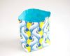 Panier de rangement en coton artisanale et made in France motifs tropicaux perroquets bleus et jaunes
