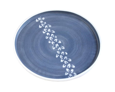 Assiette porcelaine bleue motifs blancs