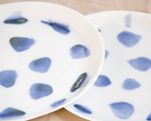 Assiettes rondes plates blanches et colorées pièces uniques fait-main