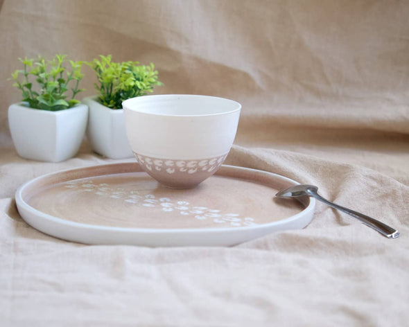 Vaisselle en porcelaine fait-main bol céramique design blanc et beige artisanal piece unqiue