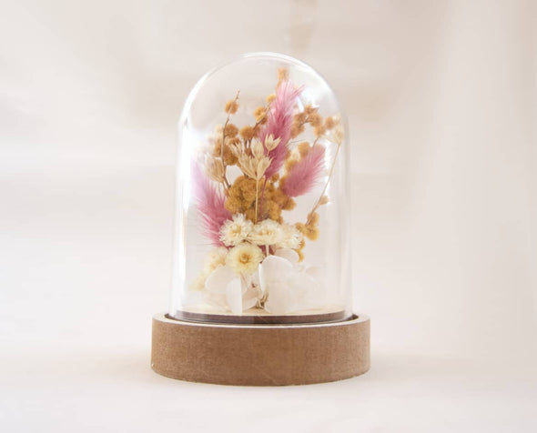 Fleurs séchées sous cloche jaunes et roses création d'une fleuriste