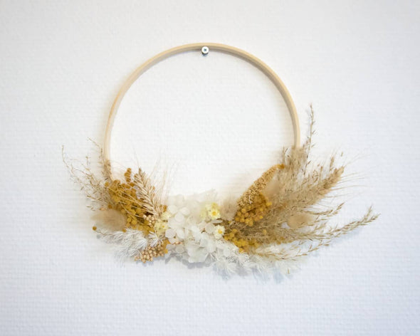 Couronne de fleurs décoration murale faite à la main en France par Maison Charlotte, déco tendance bohème