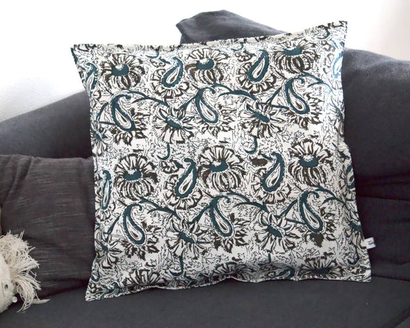 Déco salon coussin de canapé carré motif floral vert et marron unique original Petite Marie Créatrice