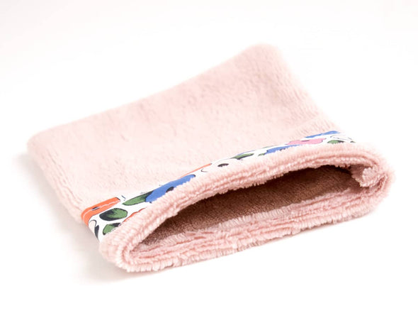 Gant de toilette ou démaquillant tout doux en coton et bambou fabriqué par une créatrice française : Petite Marie Créatrice