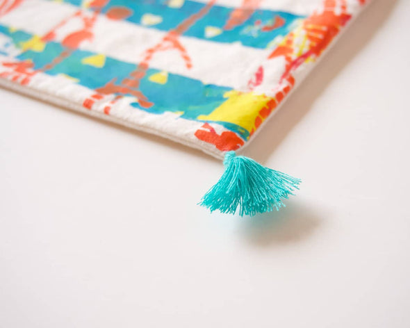 Zoom pompon vert housse de coussin design unique moderne verte rayée