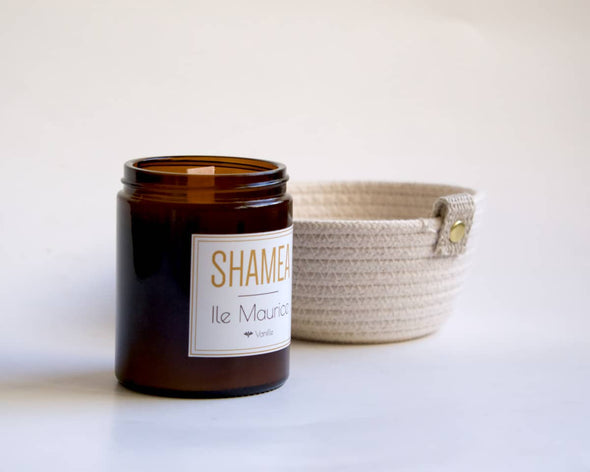 Duo objets déco artisanaux made in France : bougie végétale parfum vanille et petit panier déco rond de rangement en cordes de coton