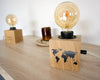 Lampe à poser design cube en bois avec la carte du monde noire et ampoule industrielle fait-main en France My Cosy Home