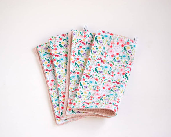 4 serviettes de table à petites fleurs et verso rose pour une table tendance et originale