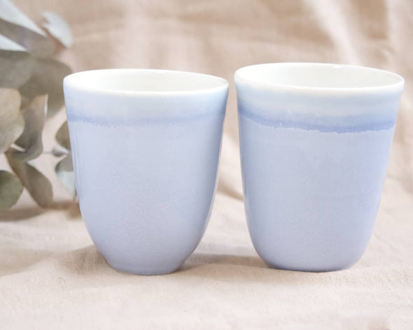 Mug design ceramique en porcelaine bleu clair fabrication artisanale francaise