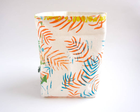 Panière de rangement décorative unique artisanale et made in France motif feuilles mutlicolores