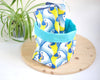 Panier tissu artisanal pour décoration rangement serviette de table, imprimé tropical perroquets bleu et jaune