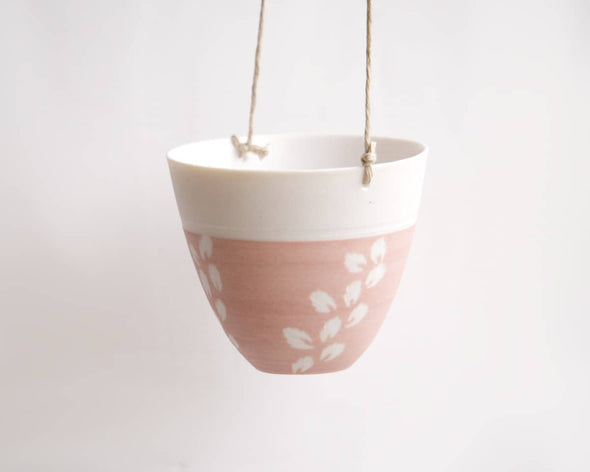 Pot suspendu unique en porcelaine rose motifs floraux blancs verticaux