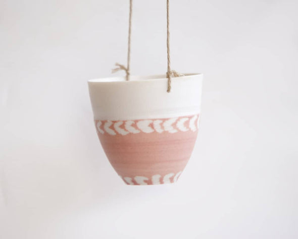 Pot suspendu unique en porcelaine rose ligne motifs floraux blancs