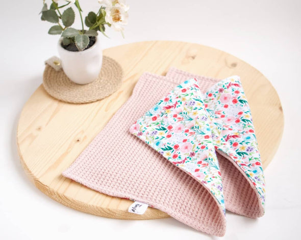 Serviettes en coton décoration de table motifs fleurs verso rose, fait-main par Petite Marie Créatrice
