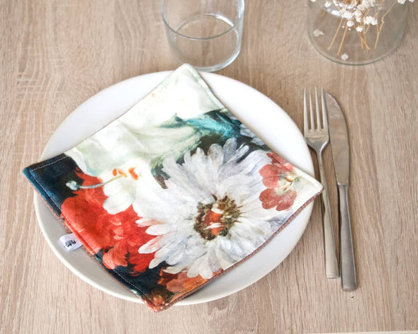 Serviette en tissu motifs fleurs fabrication artisanale décoration de table