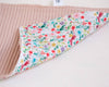 Zoom serviette de table motifs petites fleurs et plantes décoration de créateur unique