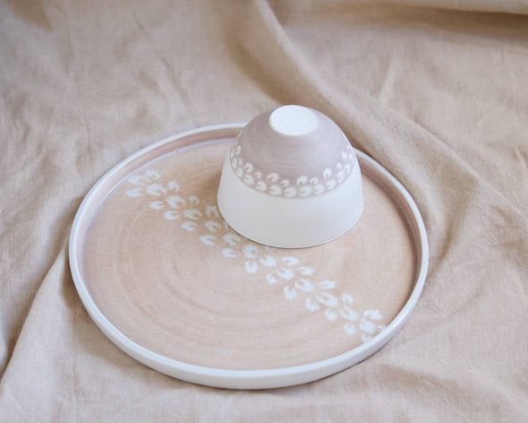 Art de la table en porcelaine assiette et bol unique original tendance beige et blanc pour petit-déjeuner